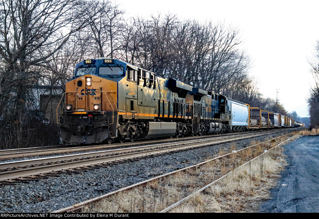 CSX 995 on M-301